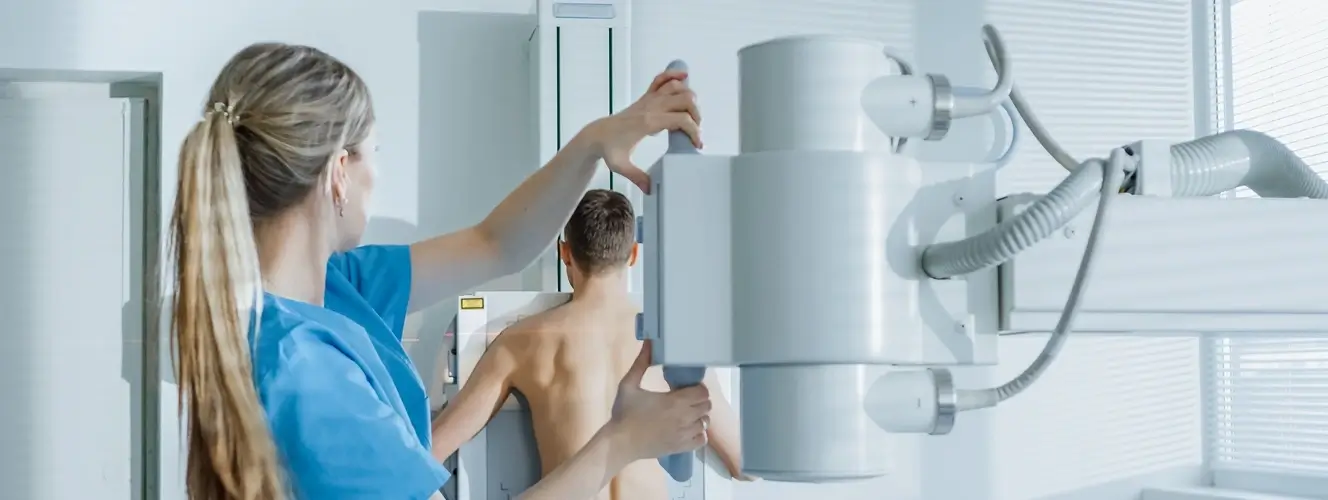 RIS PACS dashboard showing X‑ray images on QUBS platform